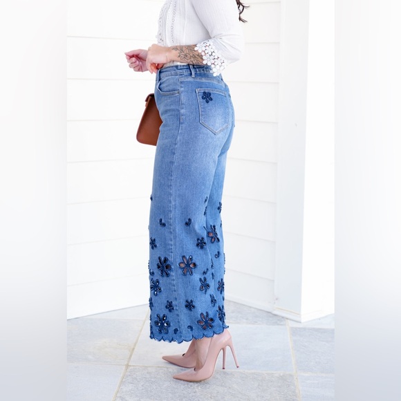 Freckled Poppy Wide Leg Relax Fit Jeans with Floral Cutout size XL NWT - Picture 4 of 9